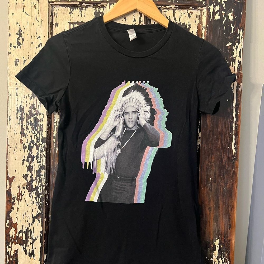 Young Elvis on headdress retro women’s T-shirt. Size s/m. The King. Graceland.